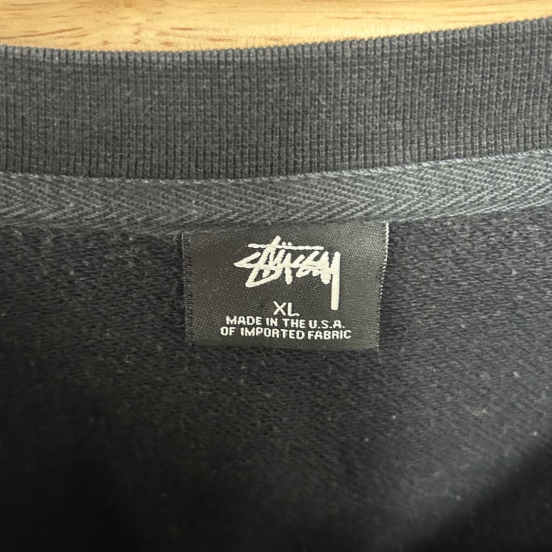 스투시 월드투어 빅로고 크루넥 맨투맨 블랙 상품이미지5