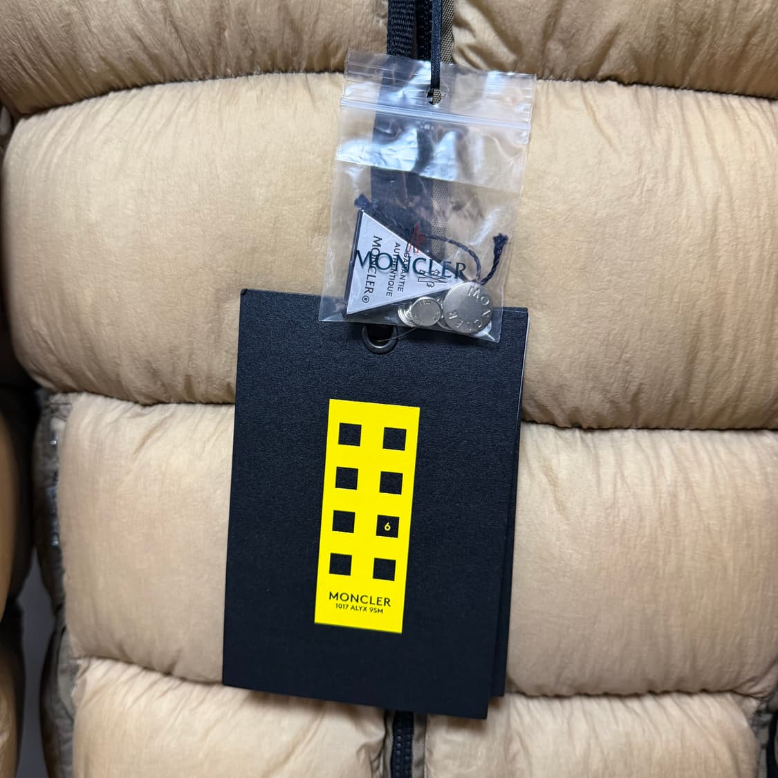[새상품/선물가능] 몽클레어 알릭스 알몬드 푸퍼 패딩 샌드 3사이즈 상품이미지9