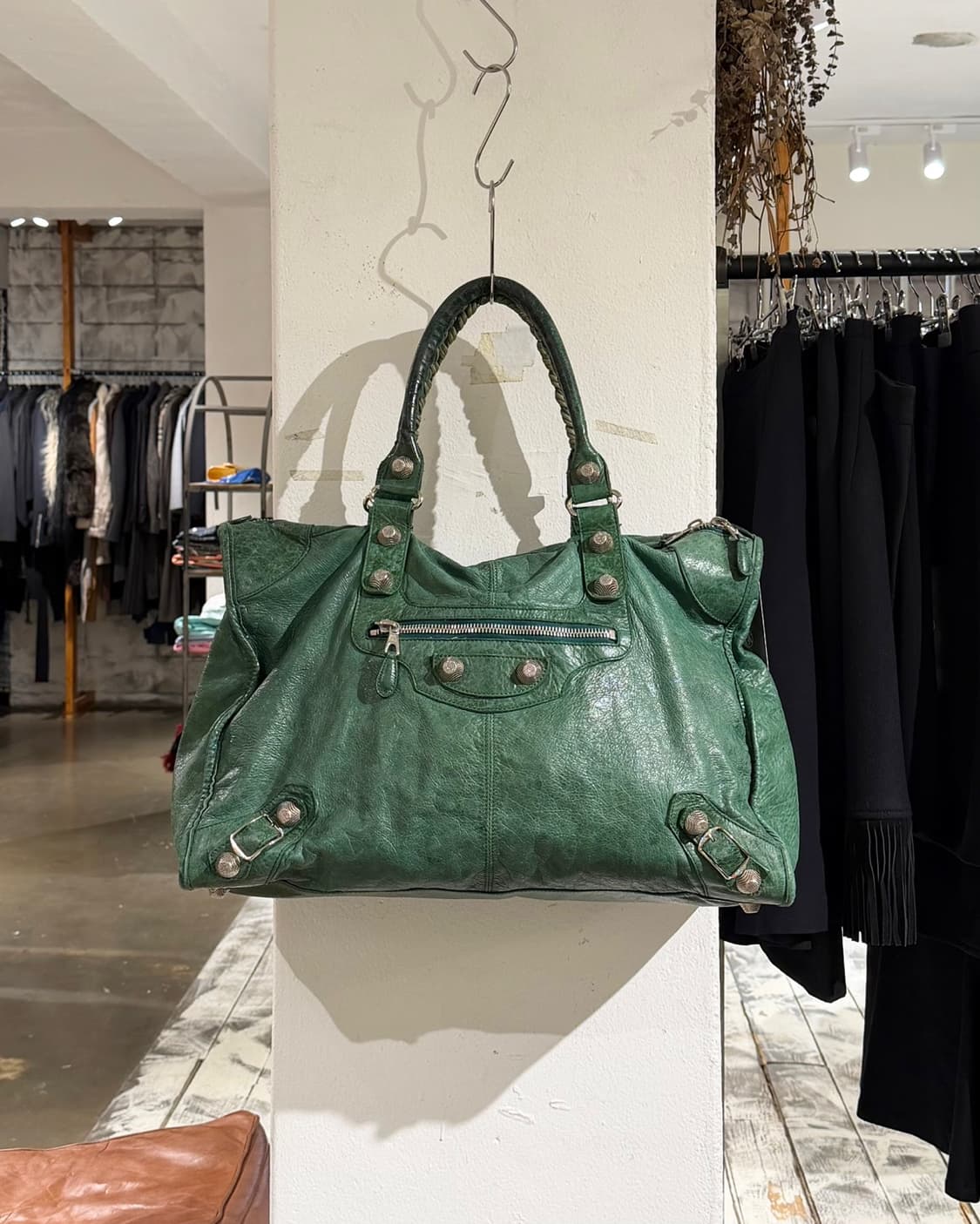 발렌시아가 그린 자이언트 워크 빅 모터백 상품이미지2