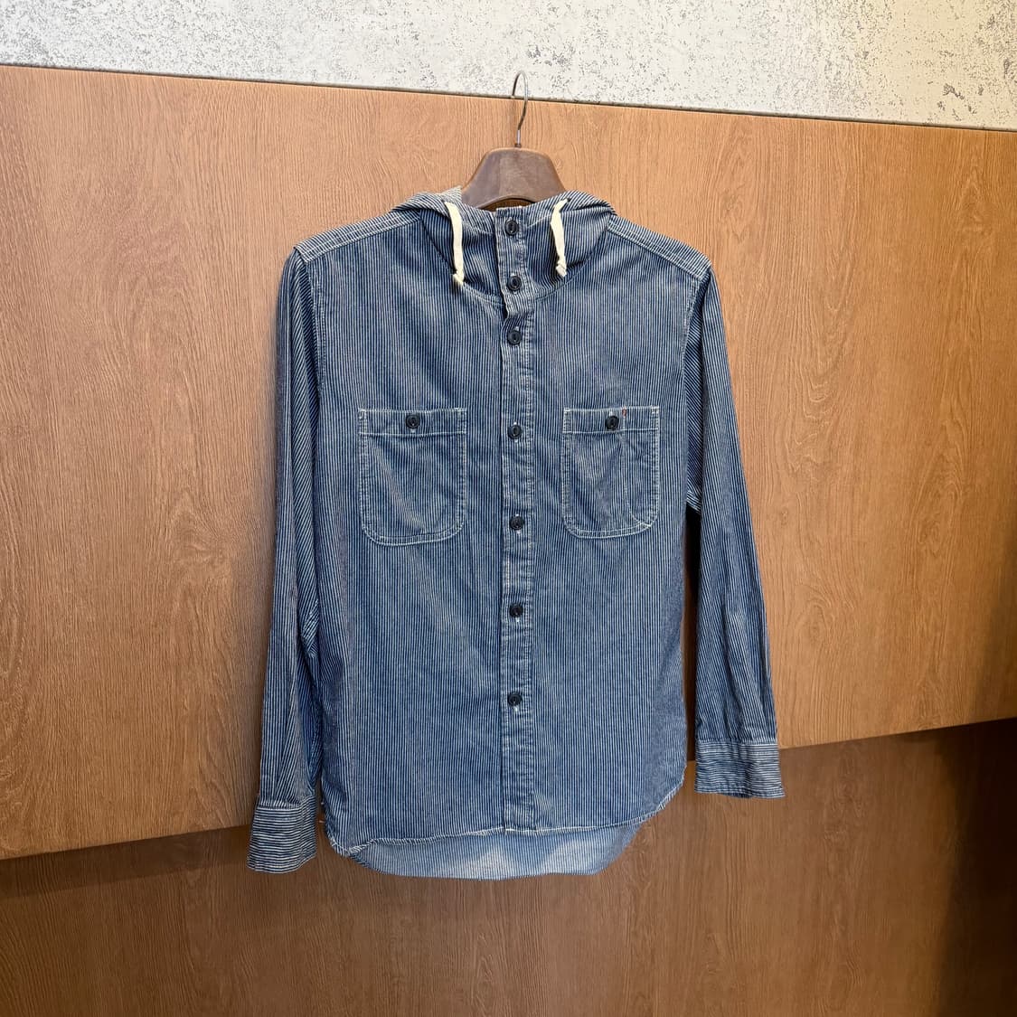 빈티지 후드 버튼업 셔츠 히코리 스트라이프 패턴 디테일 블루 상품이미지1