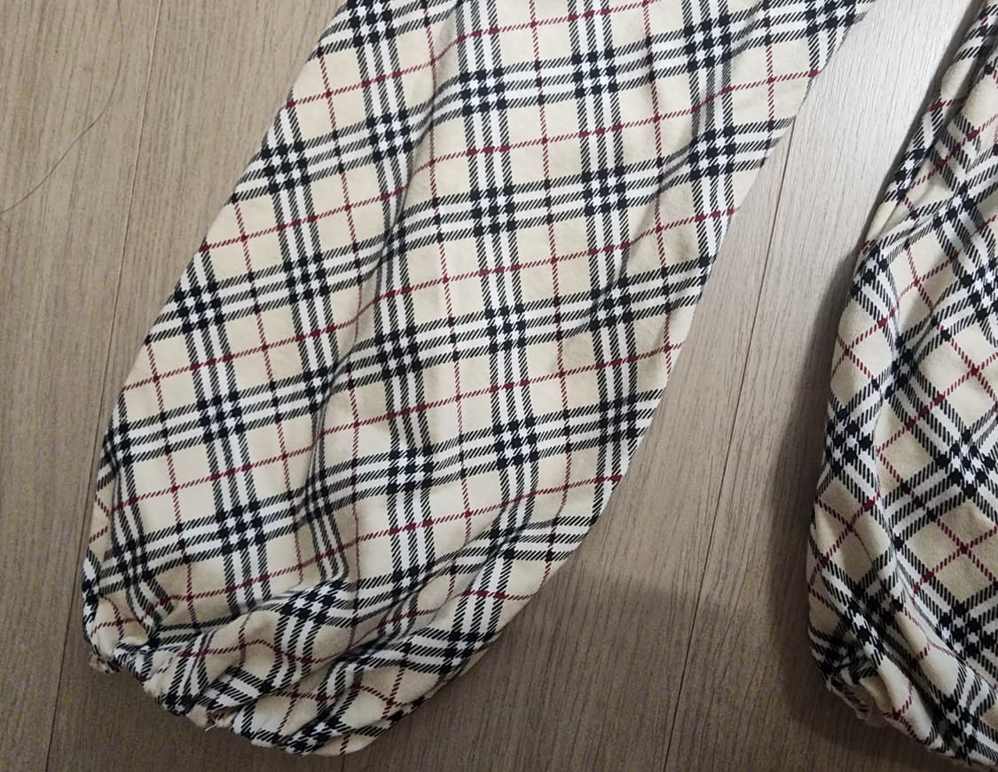버버리 블루라벨 브이넥 오프숄더 티셔츠 맨투맨 상품이미지5
