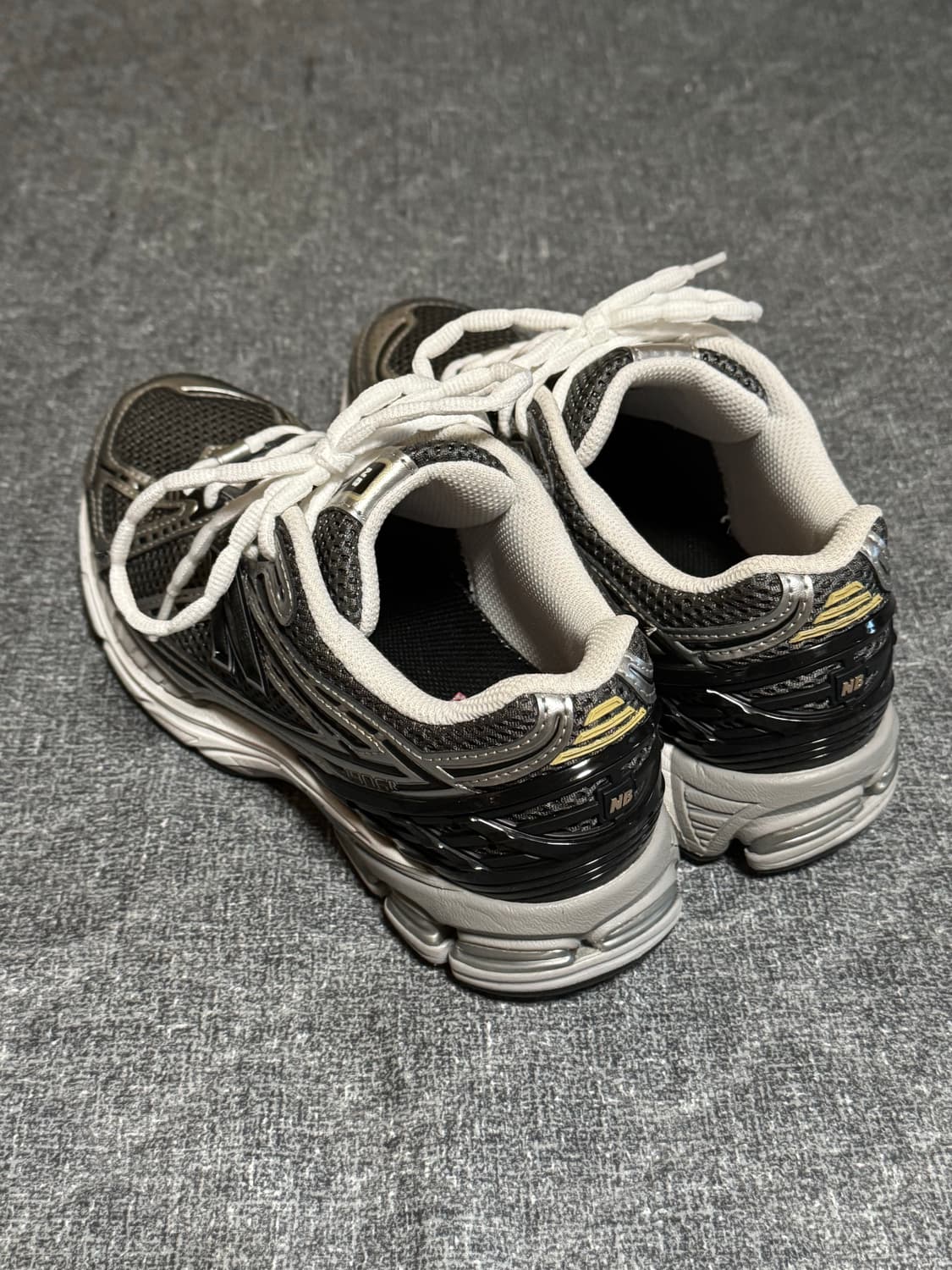 뉴발란스 1906 실버 메탈릭 255 상품이미지2