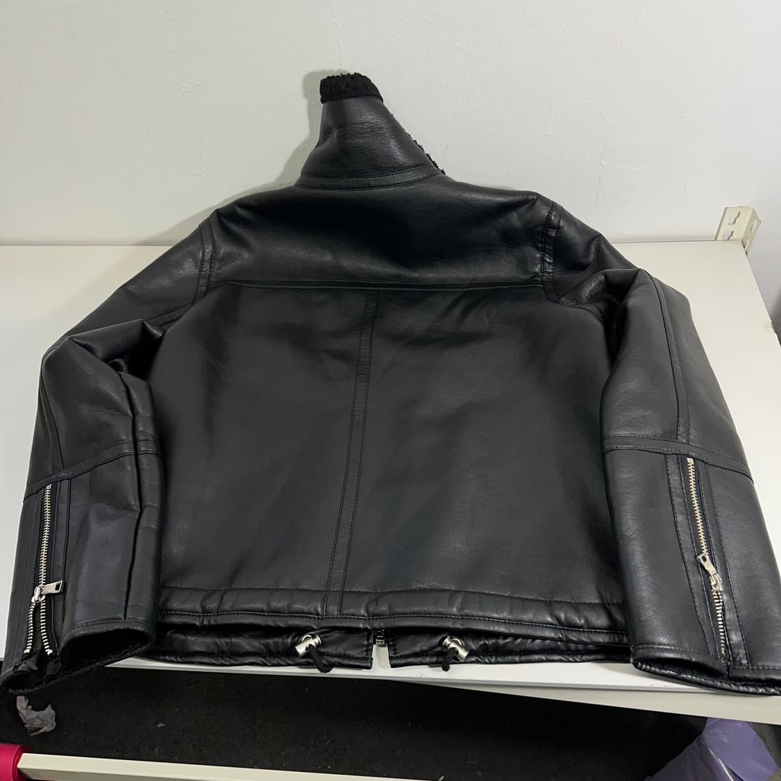 우먼OS 웰던X메종미네드 블랙 오버핏 무스탕자켓 상품이미지5