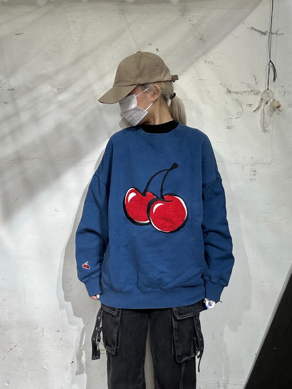 키르시 블루 체리 로고 자수 오버핏 맨투맨  상품이미지2