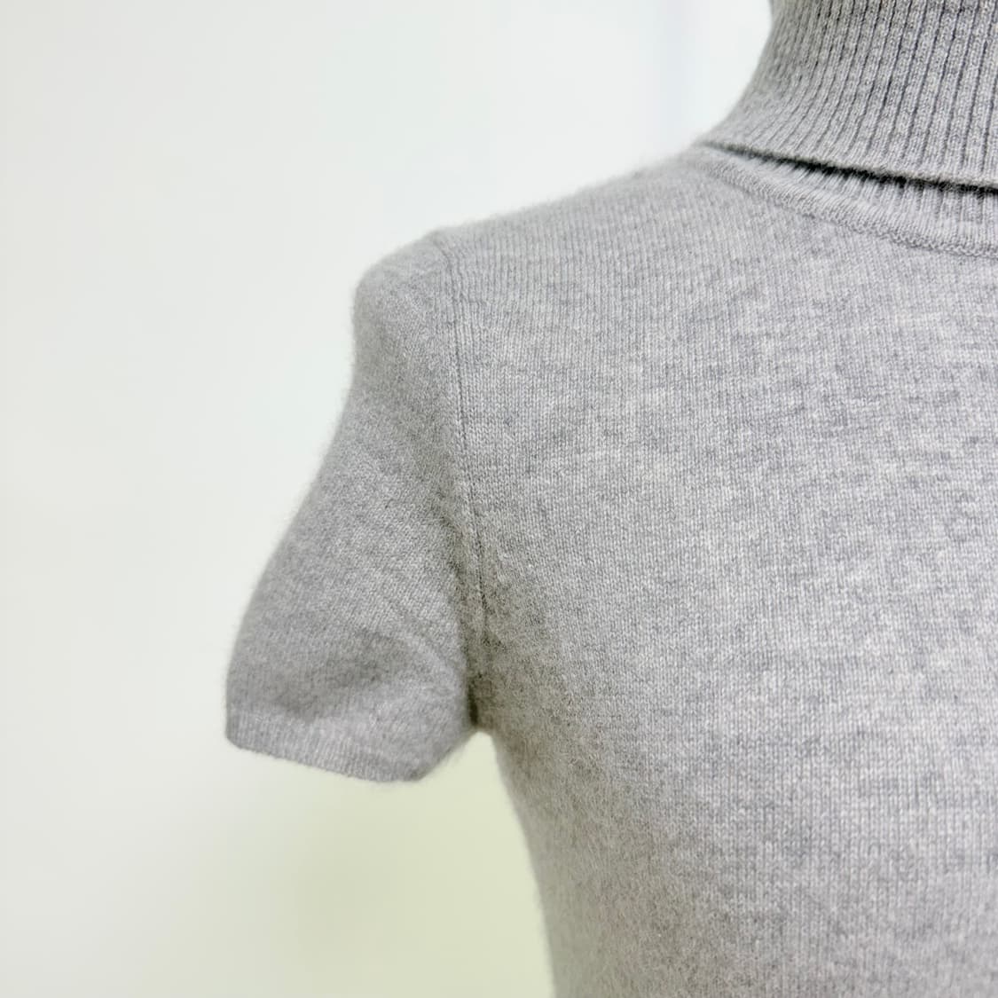 [캐시미어 100%] 유니클로 그레이 반팔 터틀넥 목폴라 니트 M 상품이미지4