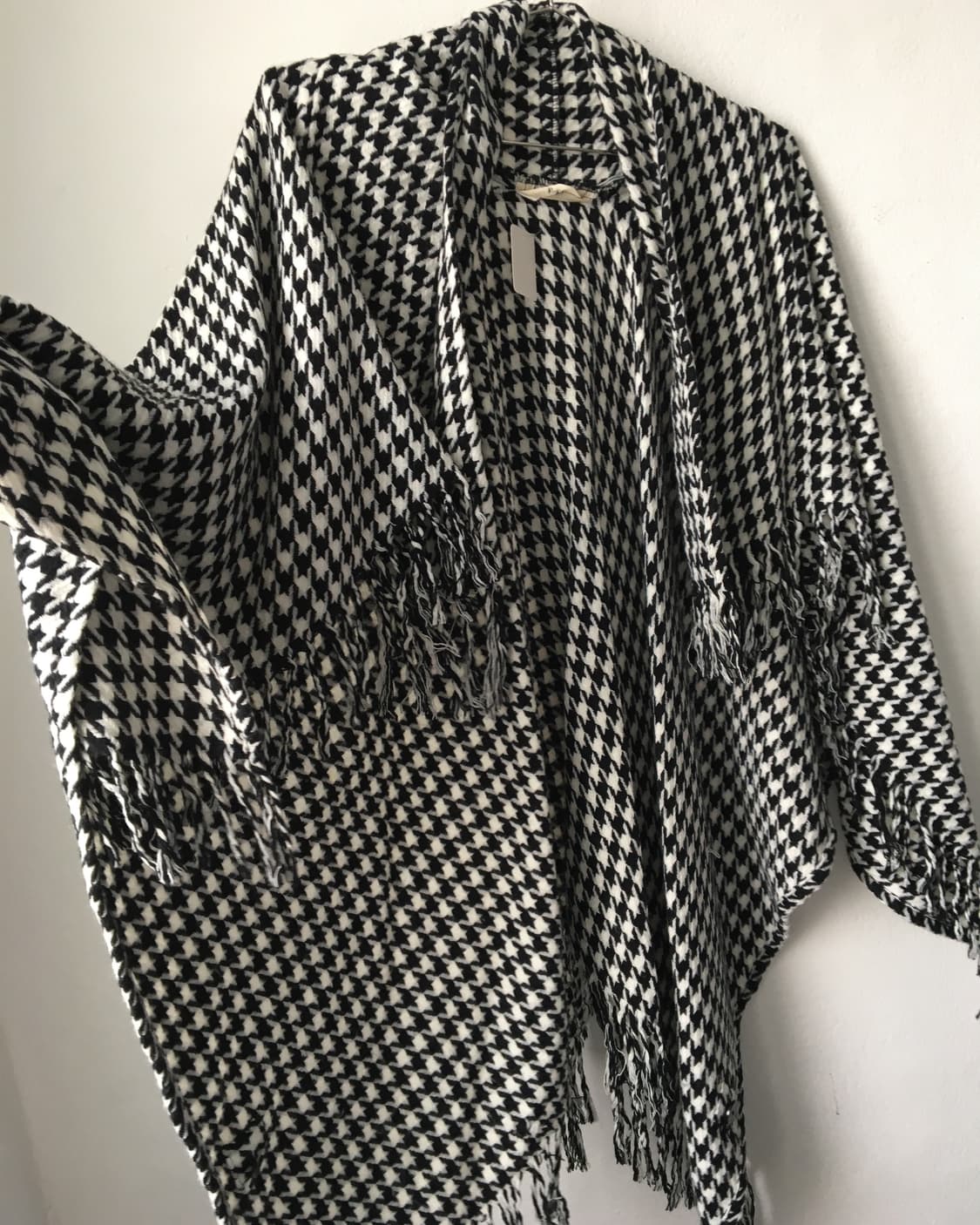 Hound tooth pattern fringe cape 상품이미지4