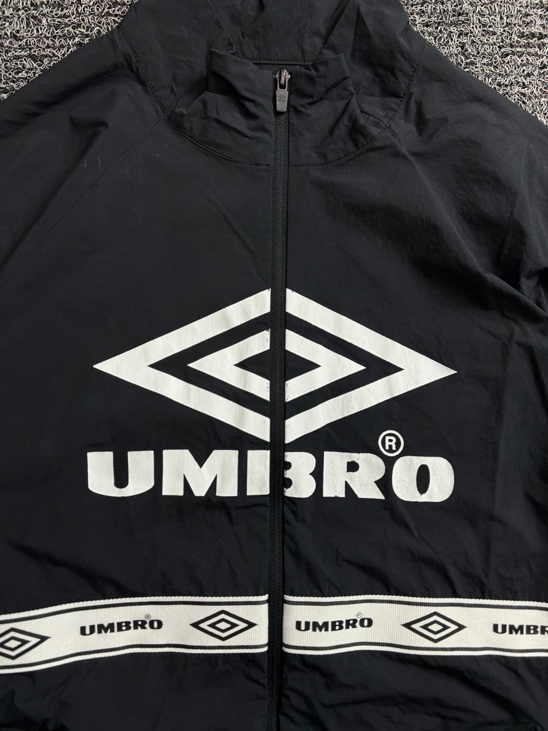 엄브로 멀티 빅로고 올드스쿨 바람막이 자켓 2324 상품이미지1