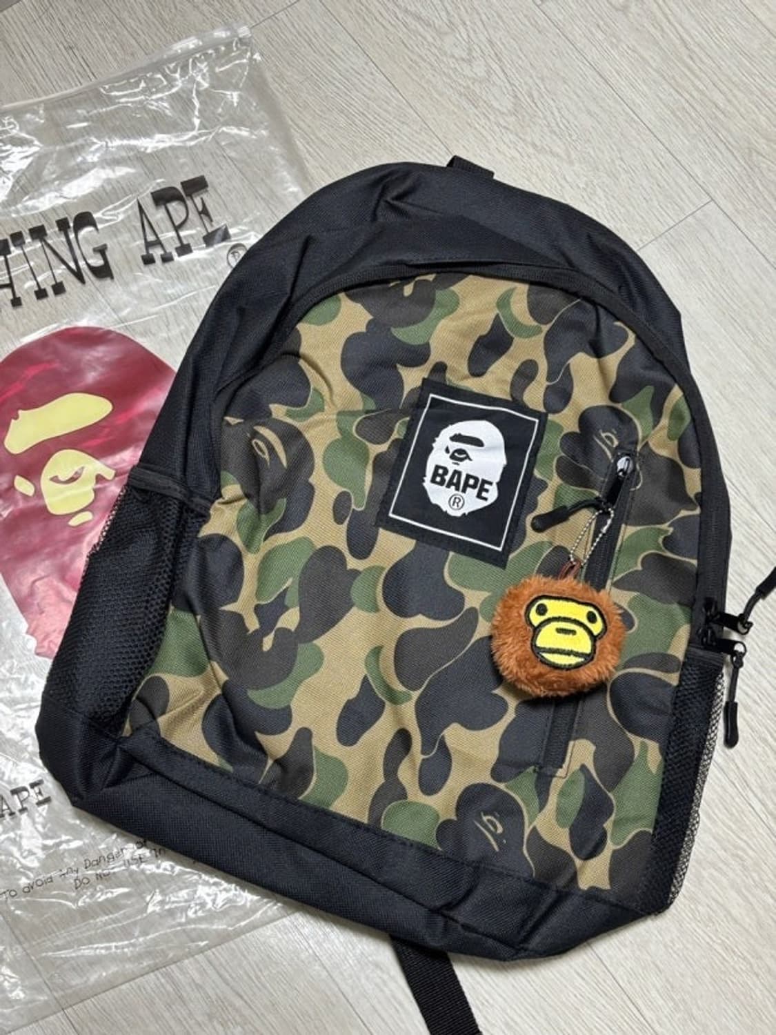 베이프 백팩 + 베이프 마일로 키링 상품이미지1