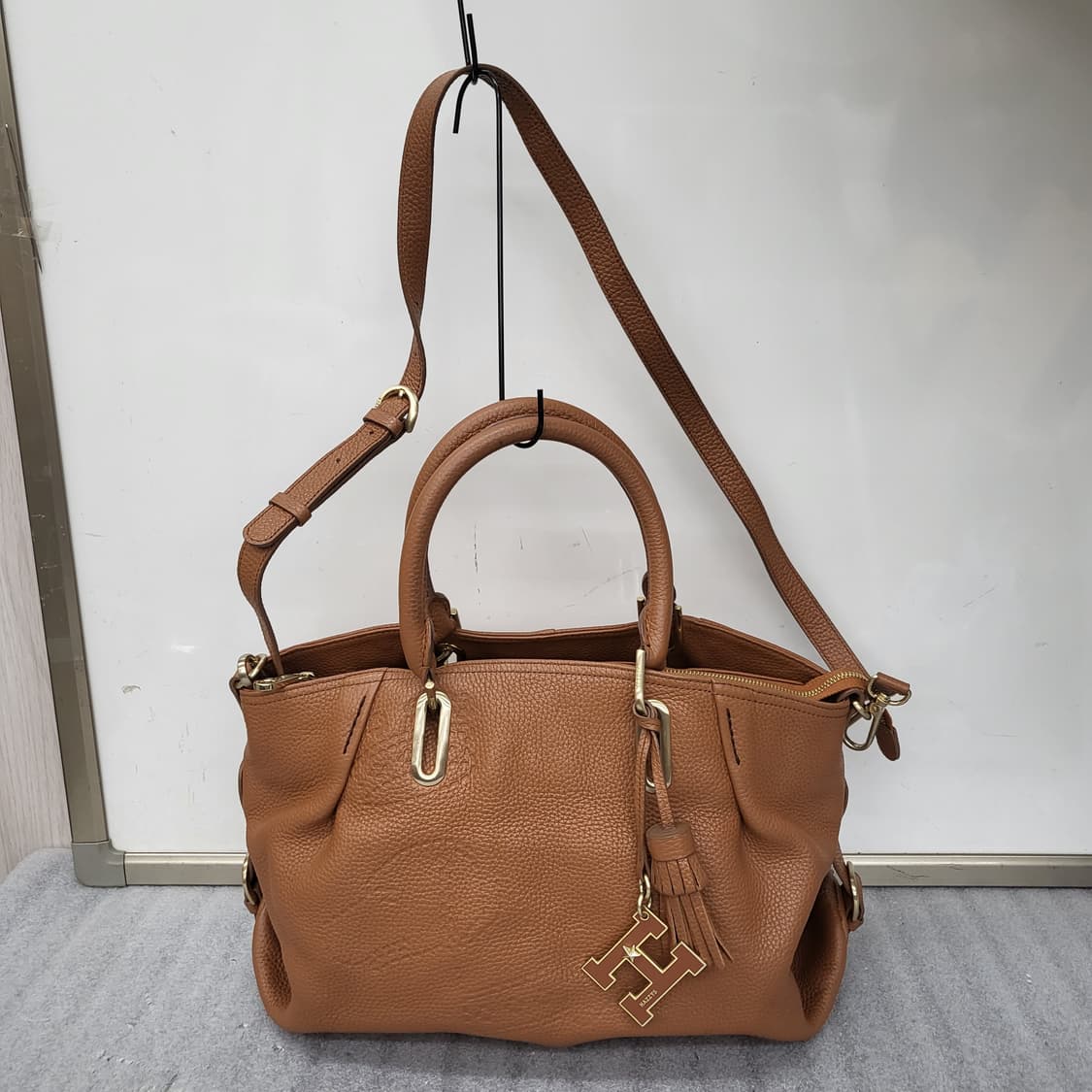 상태좋은 고급스러운 브라운 컬러의 헤지스 천연가죽 토트백 상품이미지1