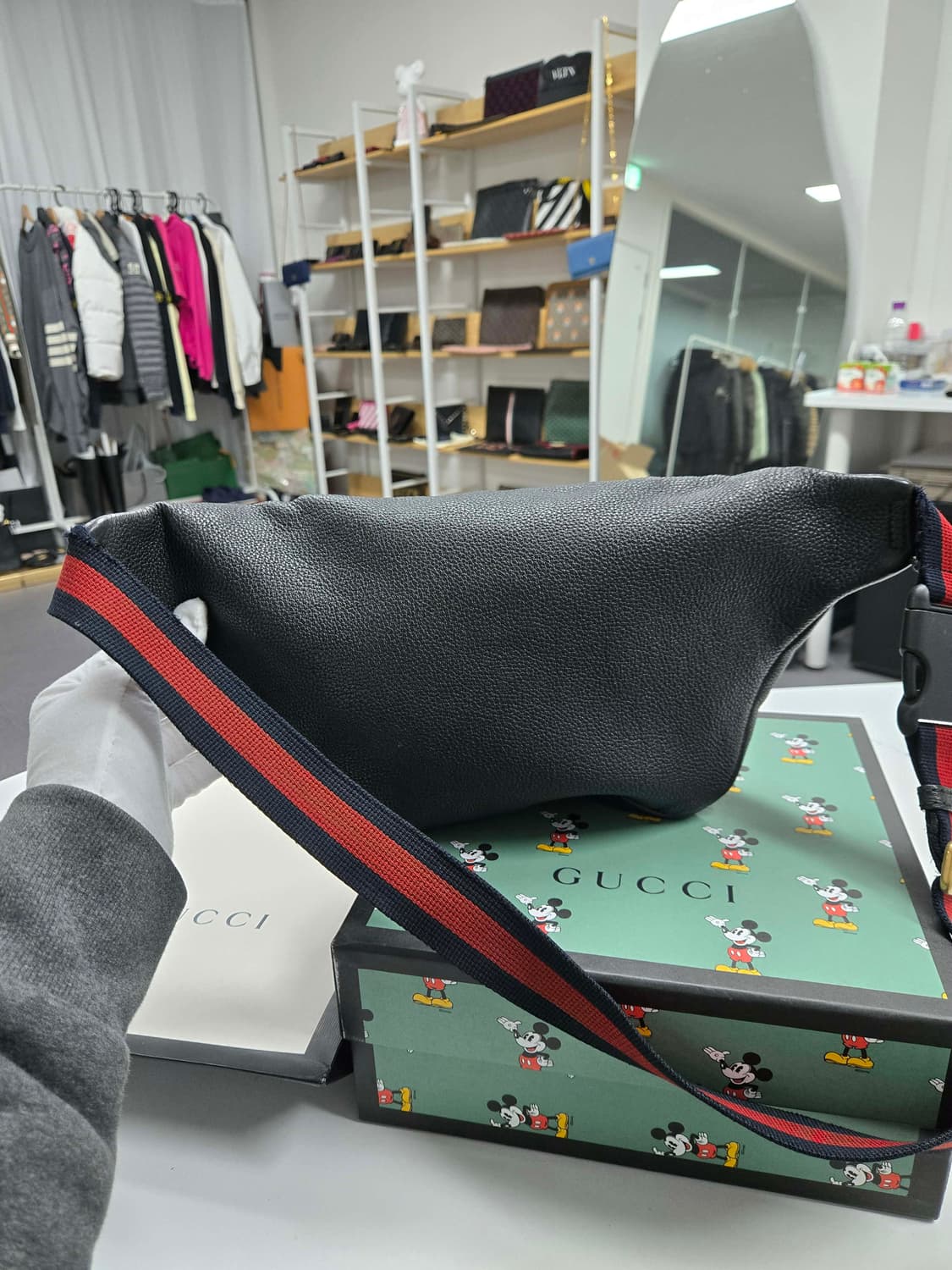 [A급컨디션] 구찌 띠로고 벨트백 상품이미지3