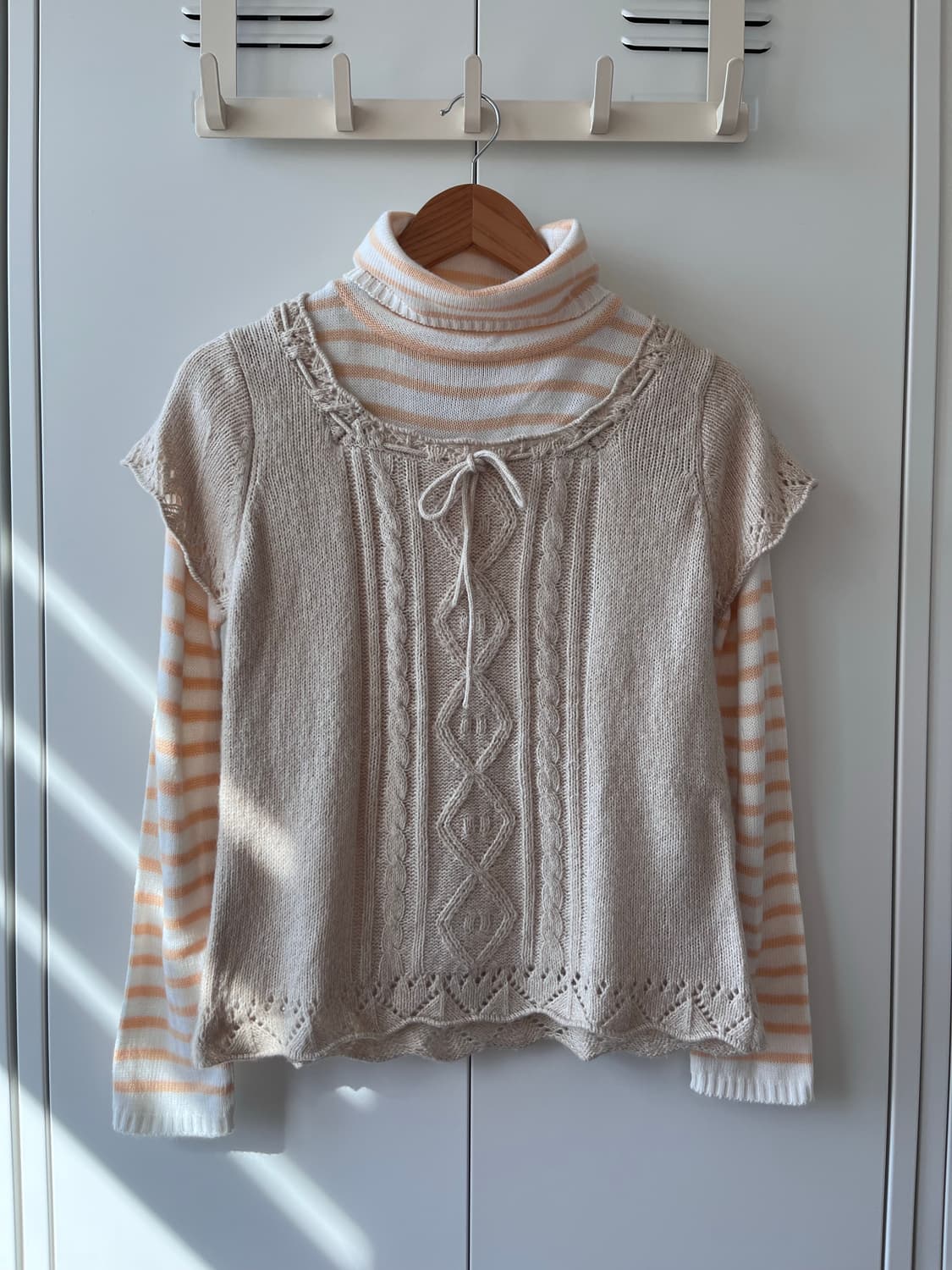 Medium 스트라이프 레이어드 목폴라 니트 상품이미지1