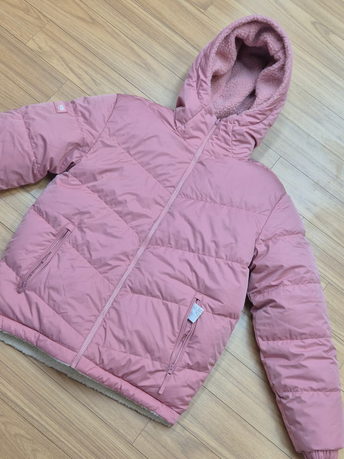 K2 핑크 패딩 90사이즈 판매합니다. 솜털, 깃털 충전재로 가벼우면서  상품이미지1