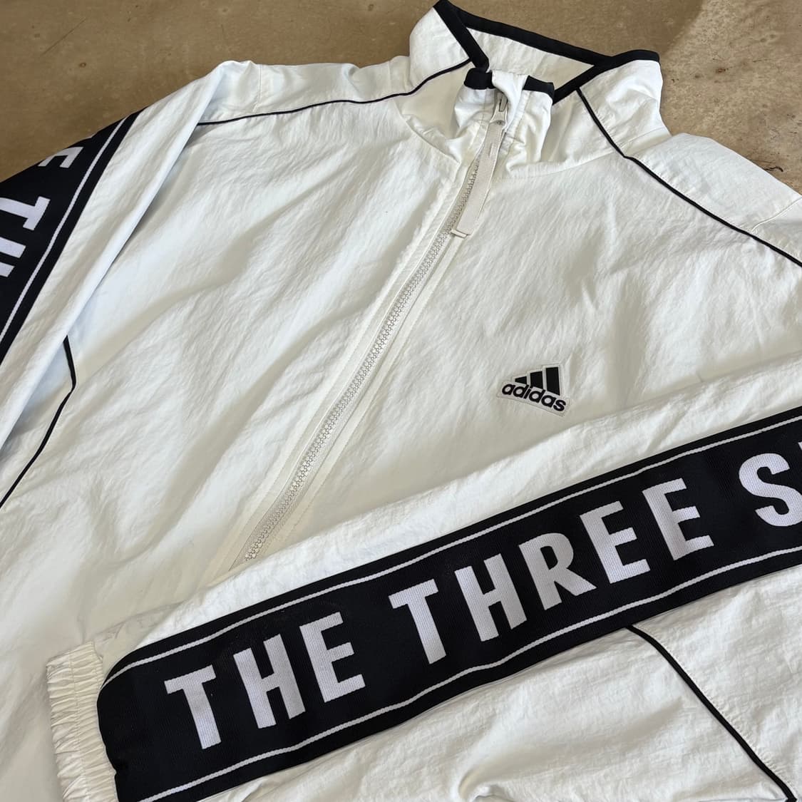 🫶🏻 아디다스 The Three Stripes 레터링 우븐 바람막이  상품이미지2