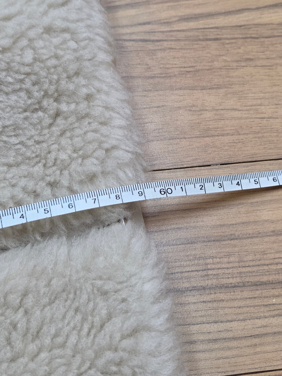 ANSICH 아이보리 양털 조끼 판매합니다. 55사이즈이며, 가슴둘레는  상품이미지7