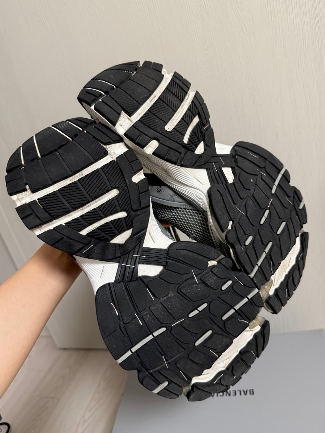 [42] 발렌시아가 스테이플러 스니커즈 그레이 상품이미지6