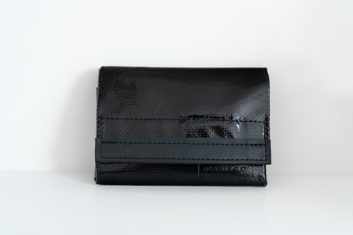 프라이탁 F50 E.T. 올블랙 고광택 반지갑 상품이미지1