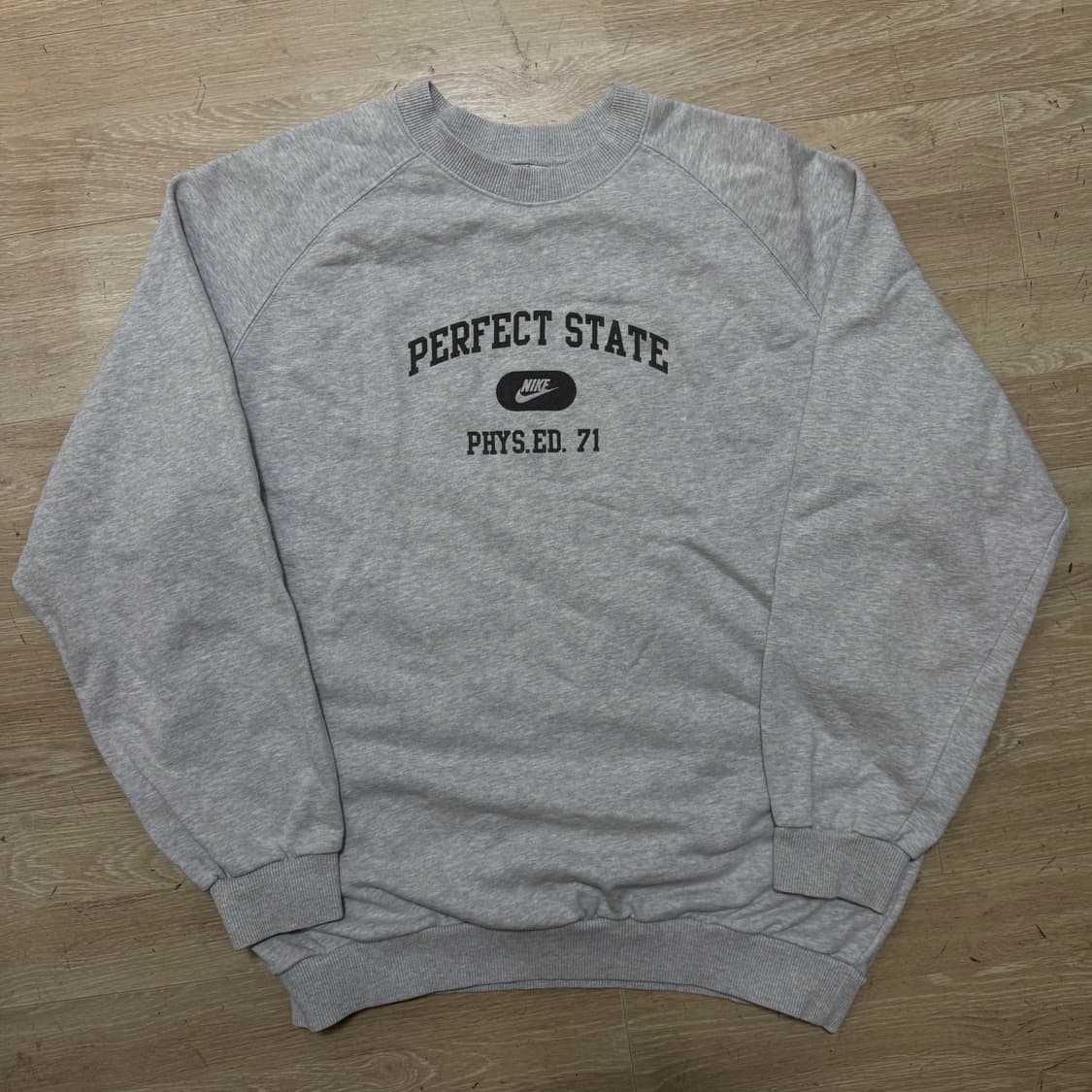 나이키 라운드 맨투맨  상품이미지1