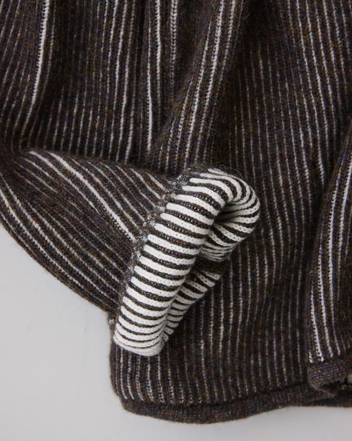 [L] 나이스네스 24aw Snafu 가디건 그레이x오프화이트 상품이미지3