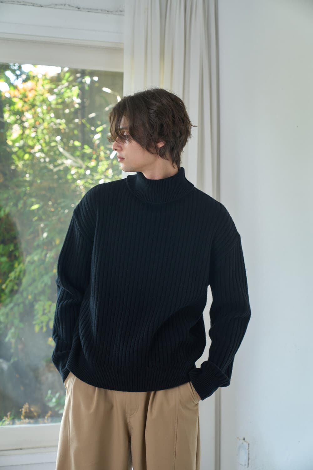 웨이비니스 펄 포인트 터틀넥 니트 스웨터 블랙2 상품이미지1