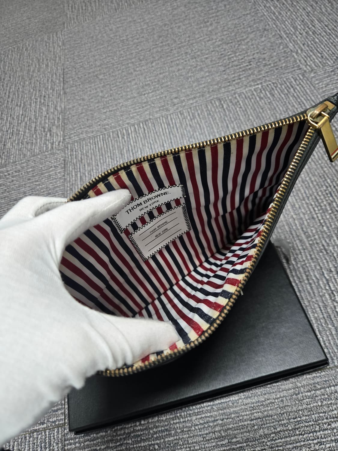 [특가][정품] 톰브라운 삼선 클러치백 상품이미지6