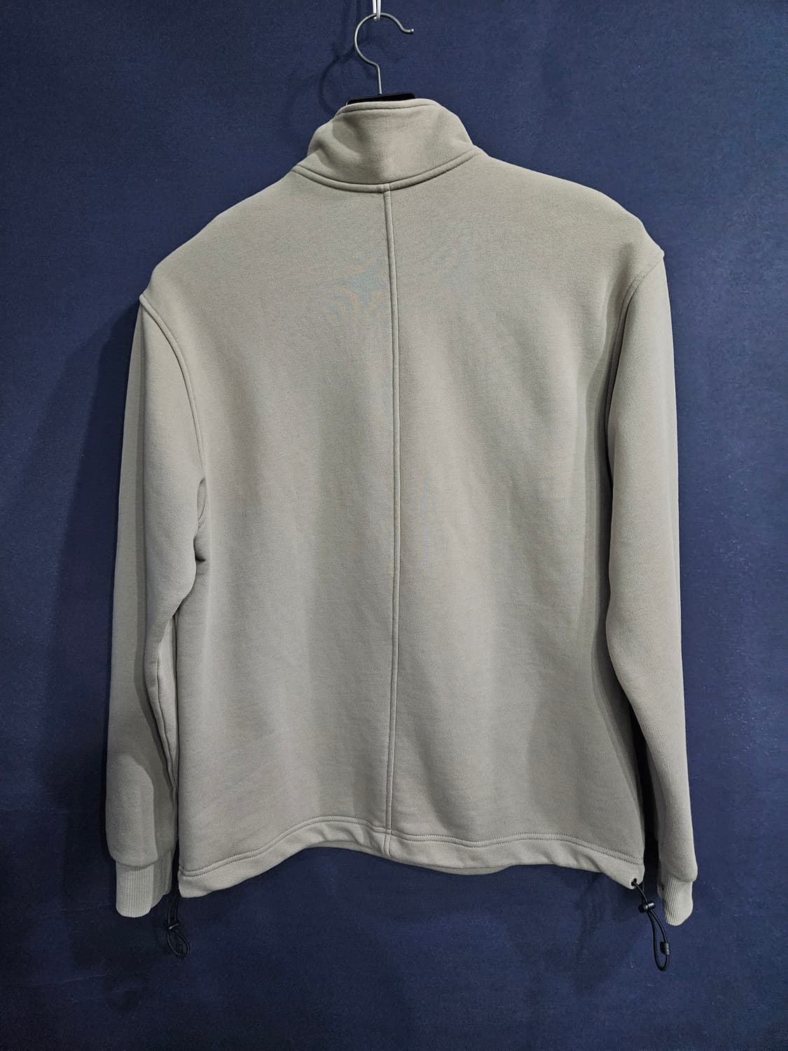 데상트 자수 라이트베이지 남성 105 반집업자켓  상품이미지2