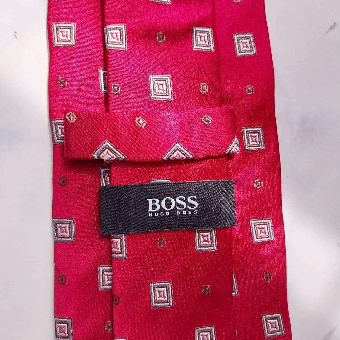 휴고보스 실크 레드 기하 패턴 넥타이 8.8cm A+등급 K2384
 상품이미지9