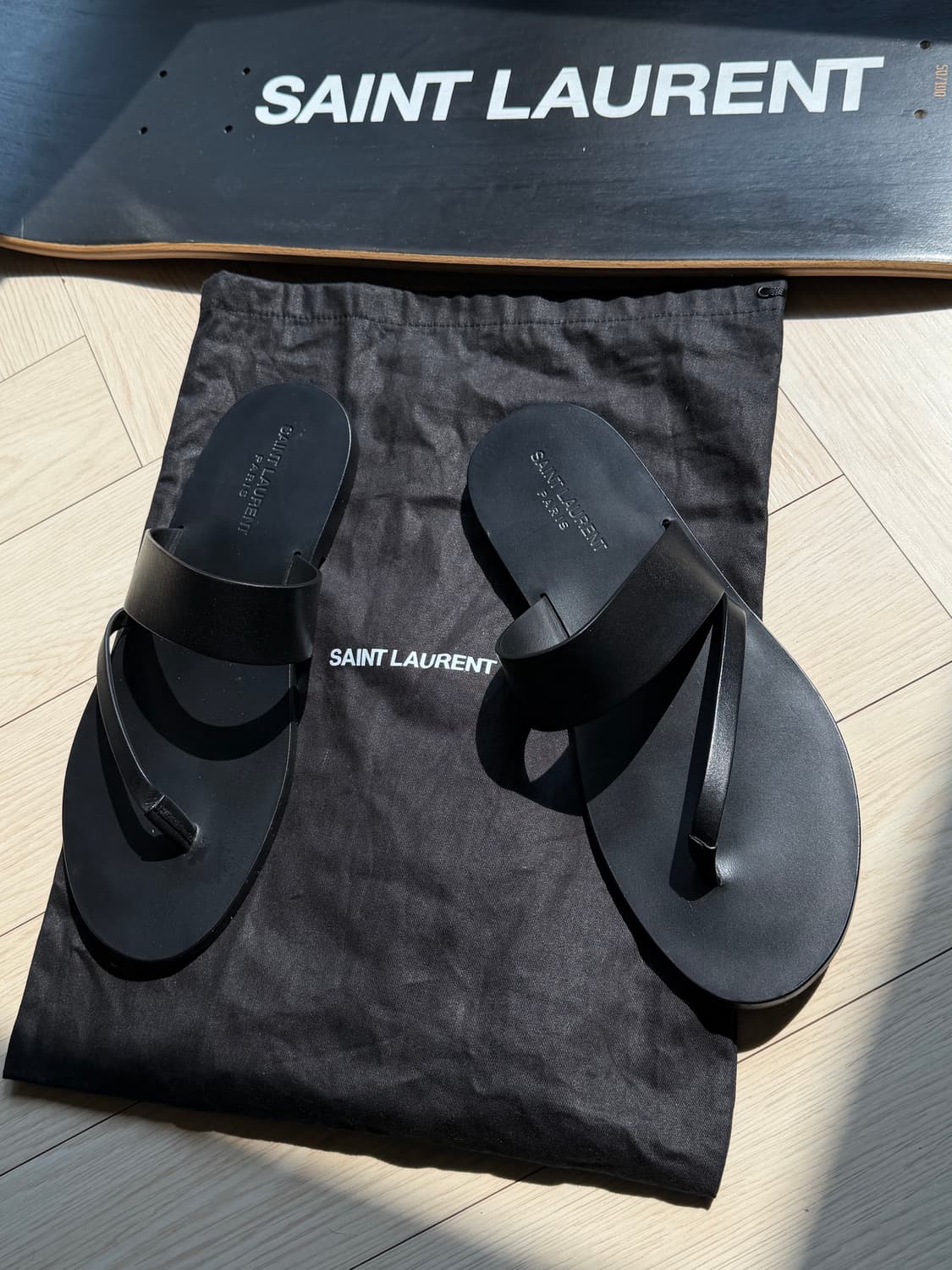 생로랑 쪼리 플랫 샌들 상품이미지1