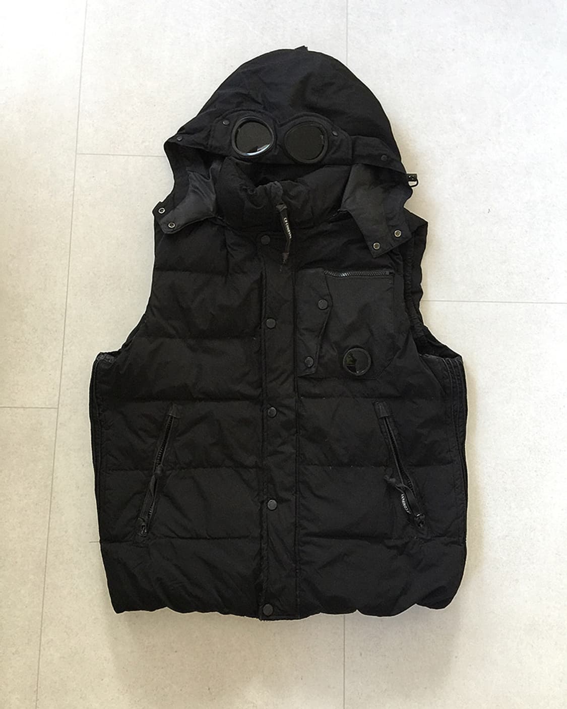 C.P. Company Goggle Hood Down Vest 100 상품이미지1
