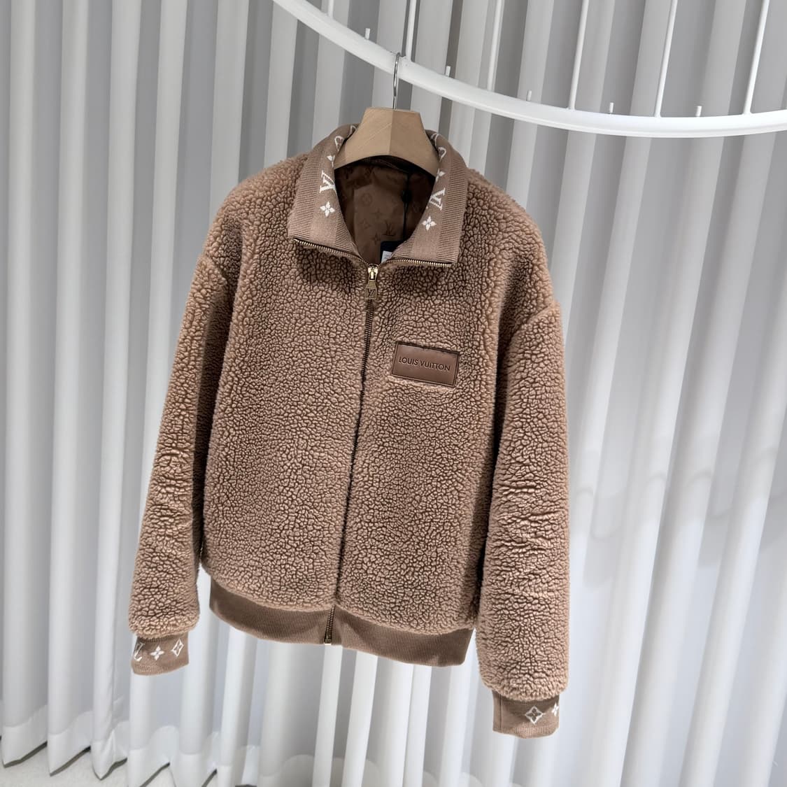 (A+/XL) / 루이비통 레더 패치 플리스 블루종 봄버 자켓 샌드 상품이미지2