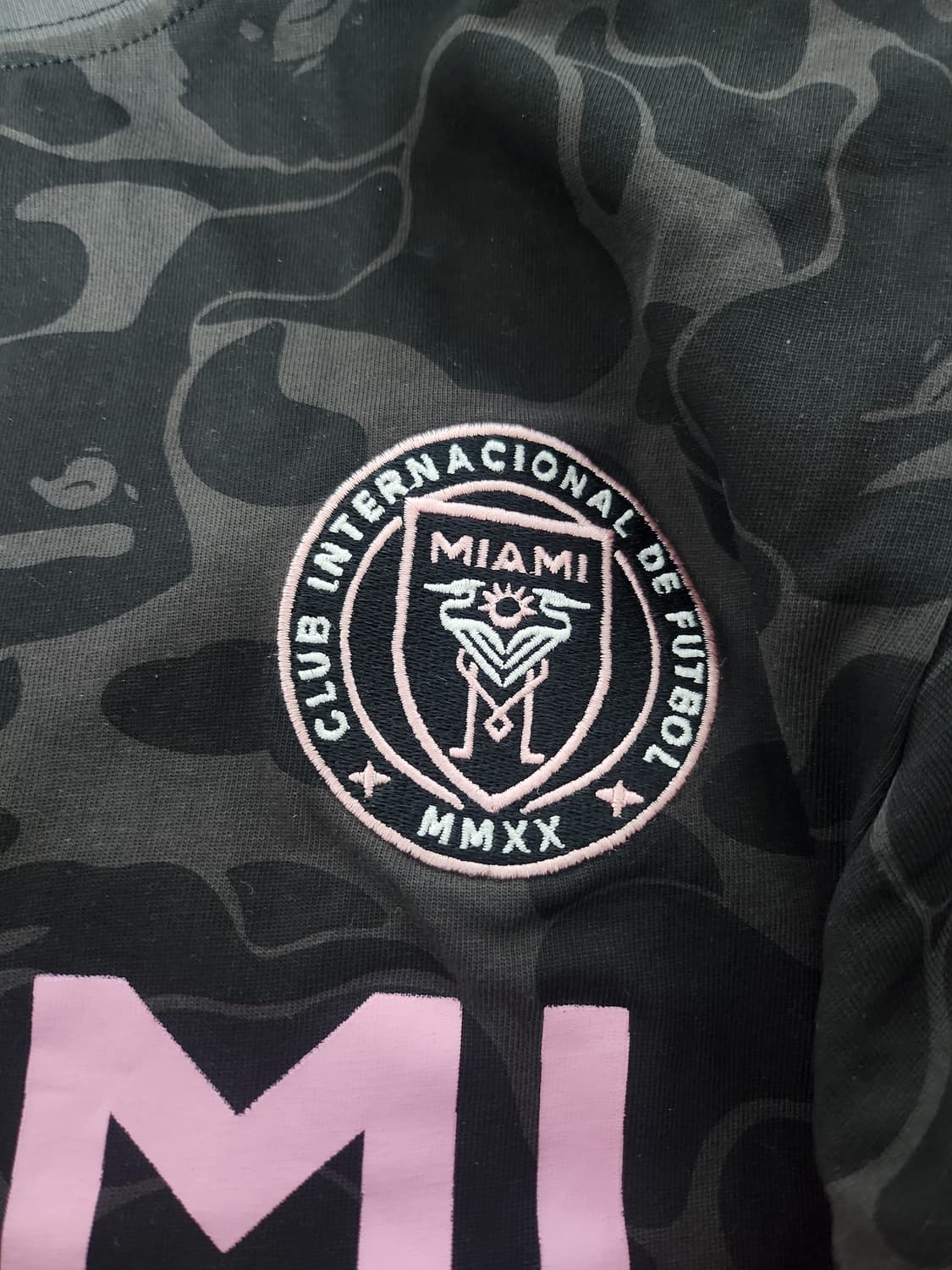 베이프x인터 마이애미 카모 티셔츠 상품이미지3