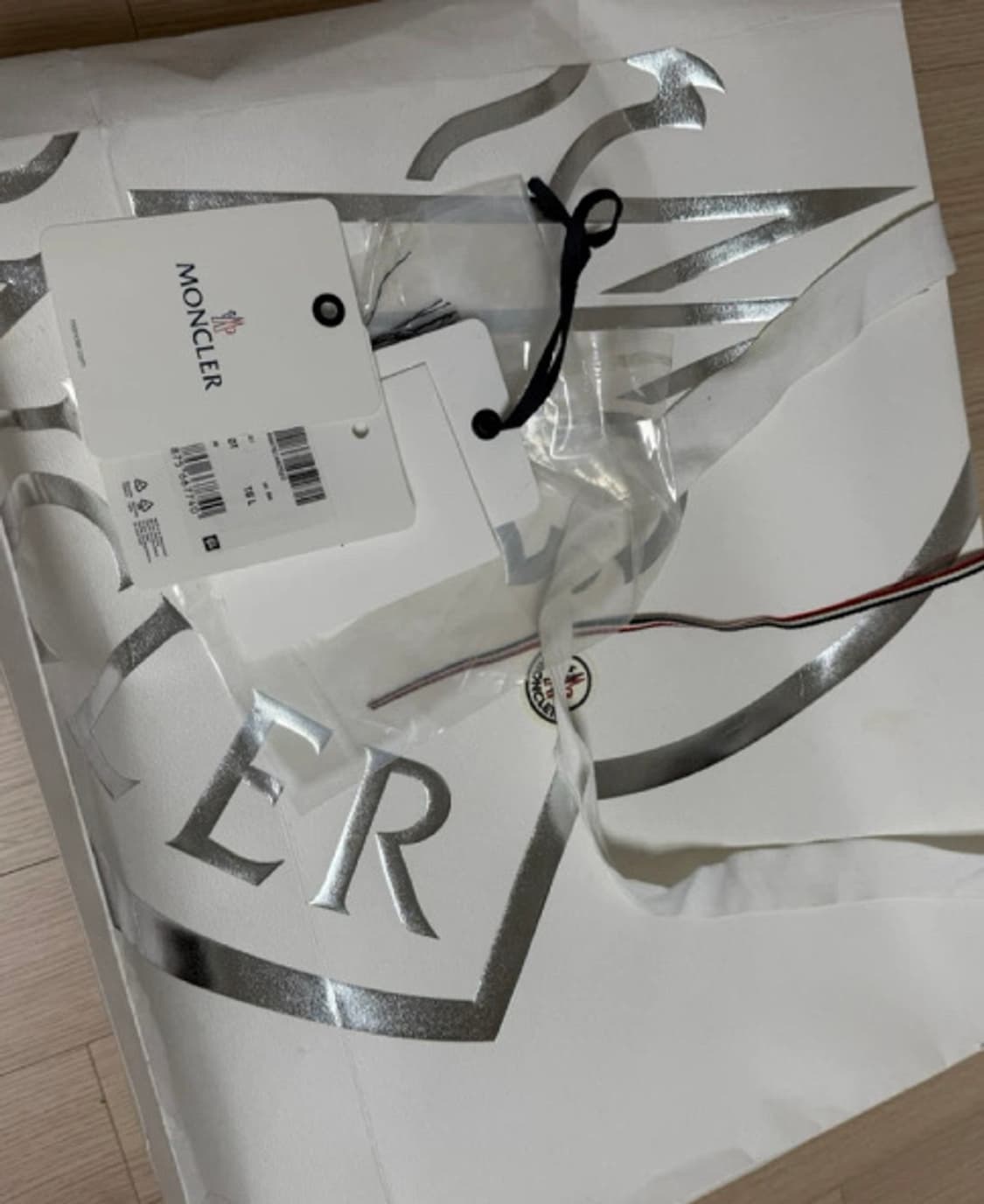 [정품] 몽클레어 새상품급 유광 니트 패딩 L 상품이미지3