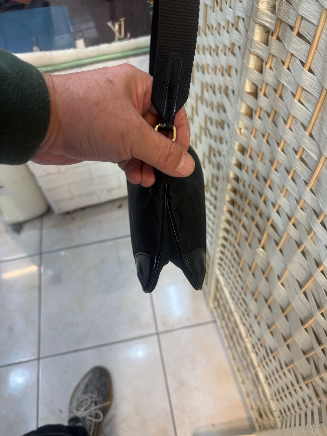 정품 프라다 나일론 크로스백 팝니다 상품이미지3