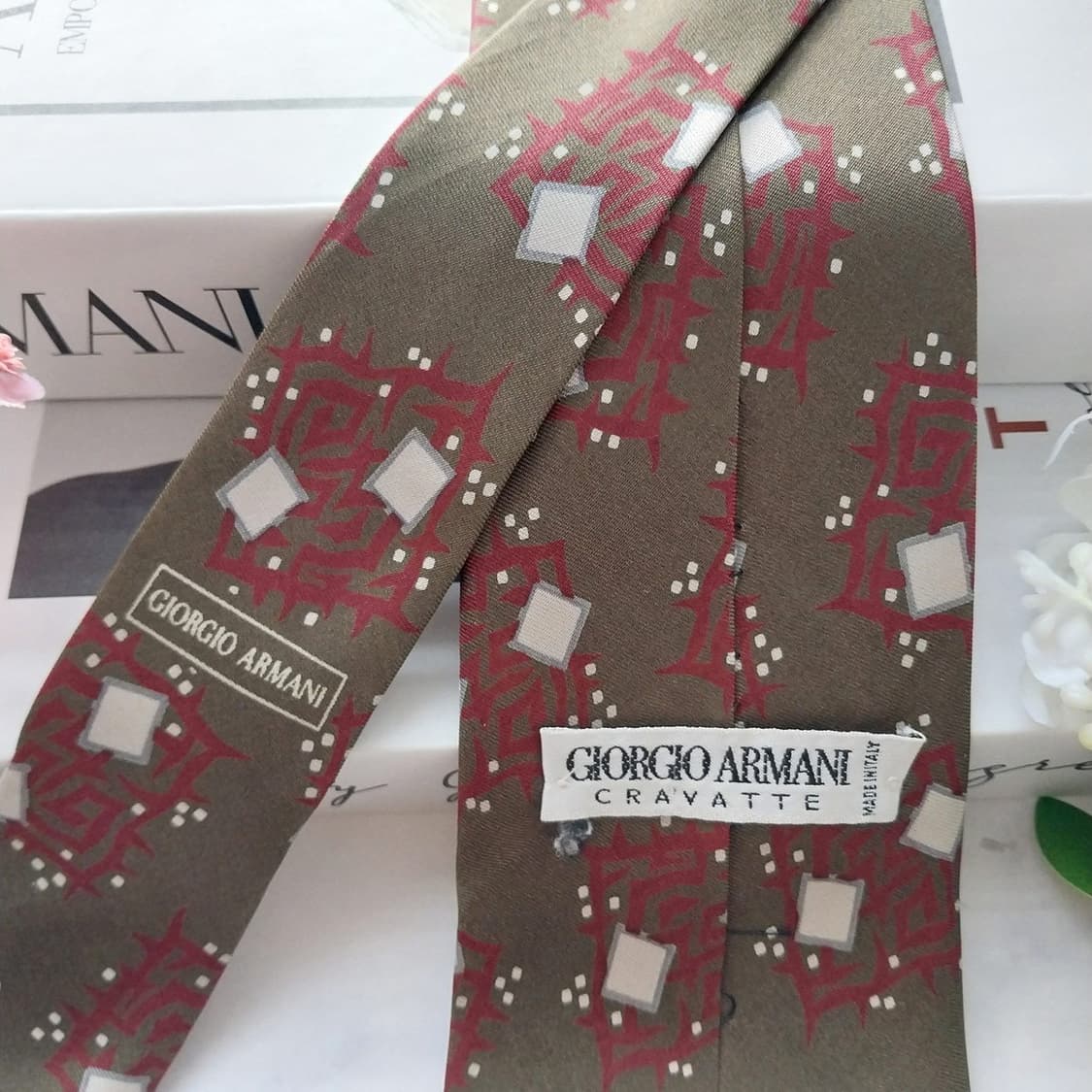 조르지오 아르마니 실크 카키 기하 패턴 넥타이 9cm A등급 K1833
 상품이미지6