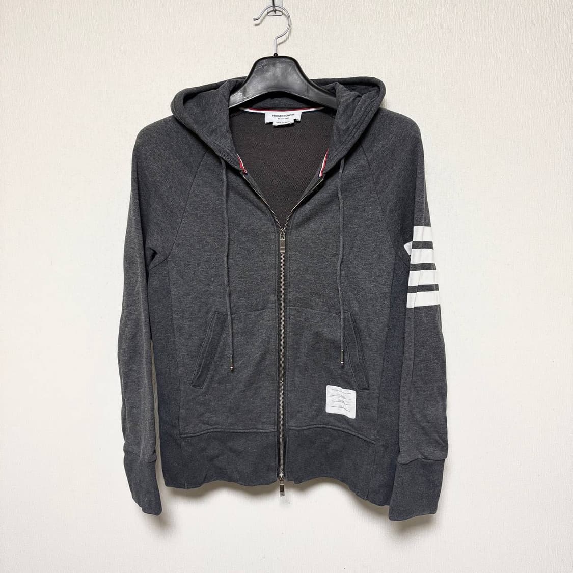 [3] 톰브라운 사선완장 후드집업 다크그레이 상품이미지1