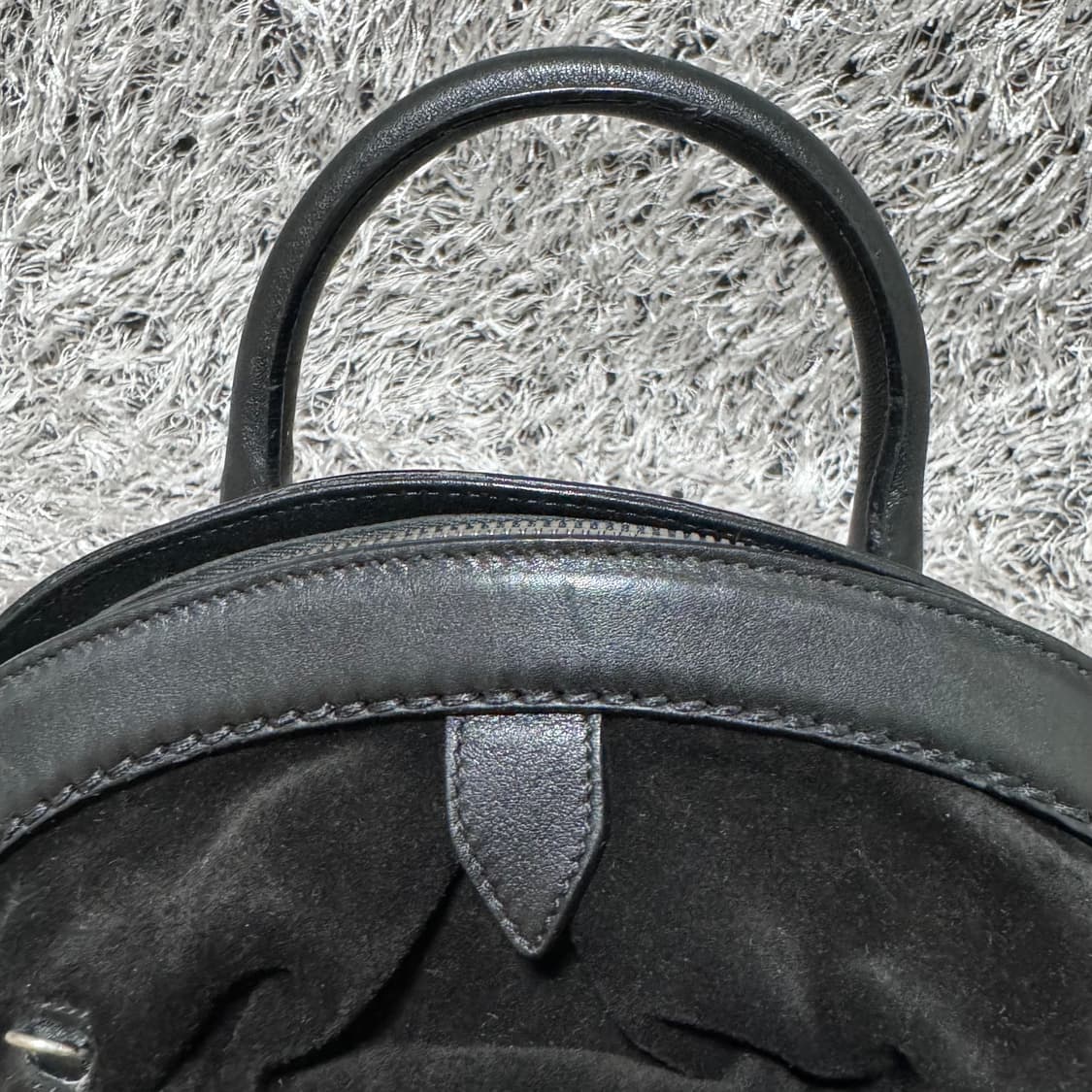 페라가모 스웨이드 레더 크로스백 상품이미지7