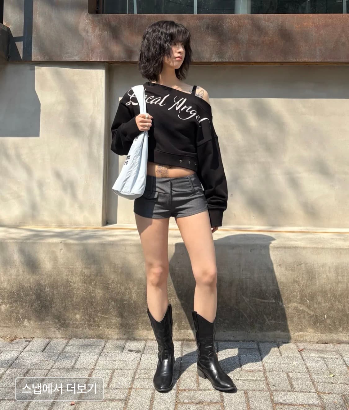 Off-Shoulder Cropped Sweatshirt Black 상품이미지2