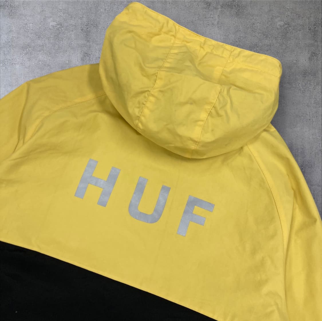 HUF 믹스 컬러 스펠아웃 빅로고 바람막이 상품이미지3