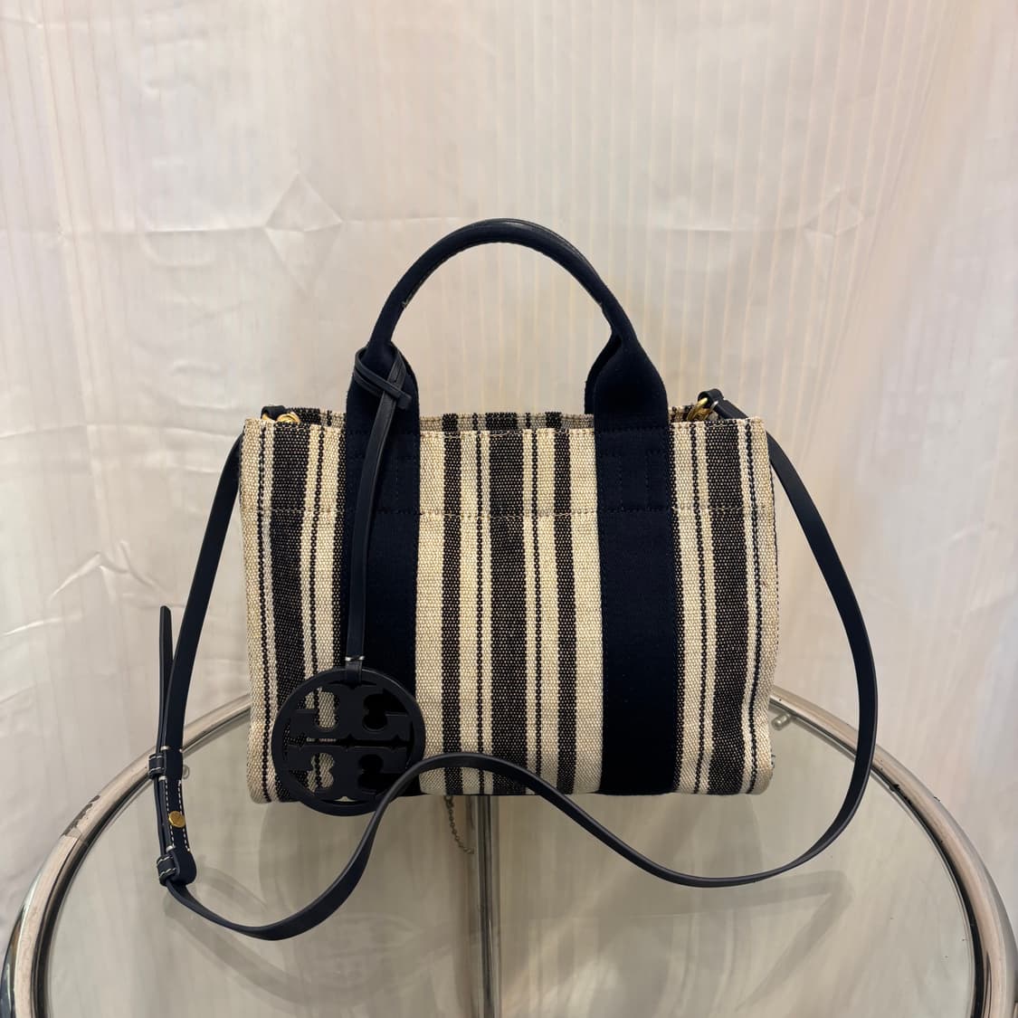 정품 토리버치 스트라이프 캔버스 토트백  상품이미지1