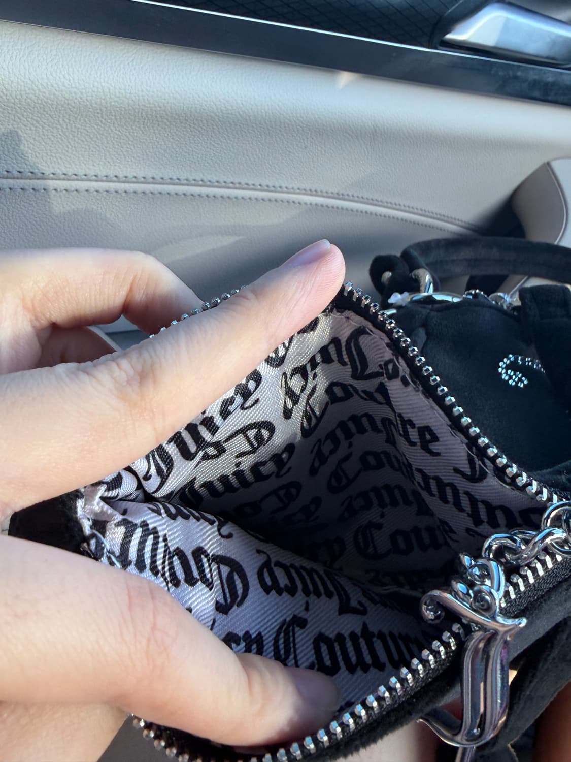 [신상✨프리뷰세일] 쥬시꾸뛰르 벨벳 블랙 숄더백/크로스백 상품이미지6