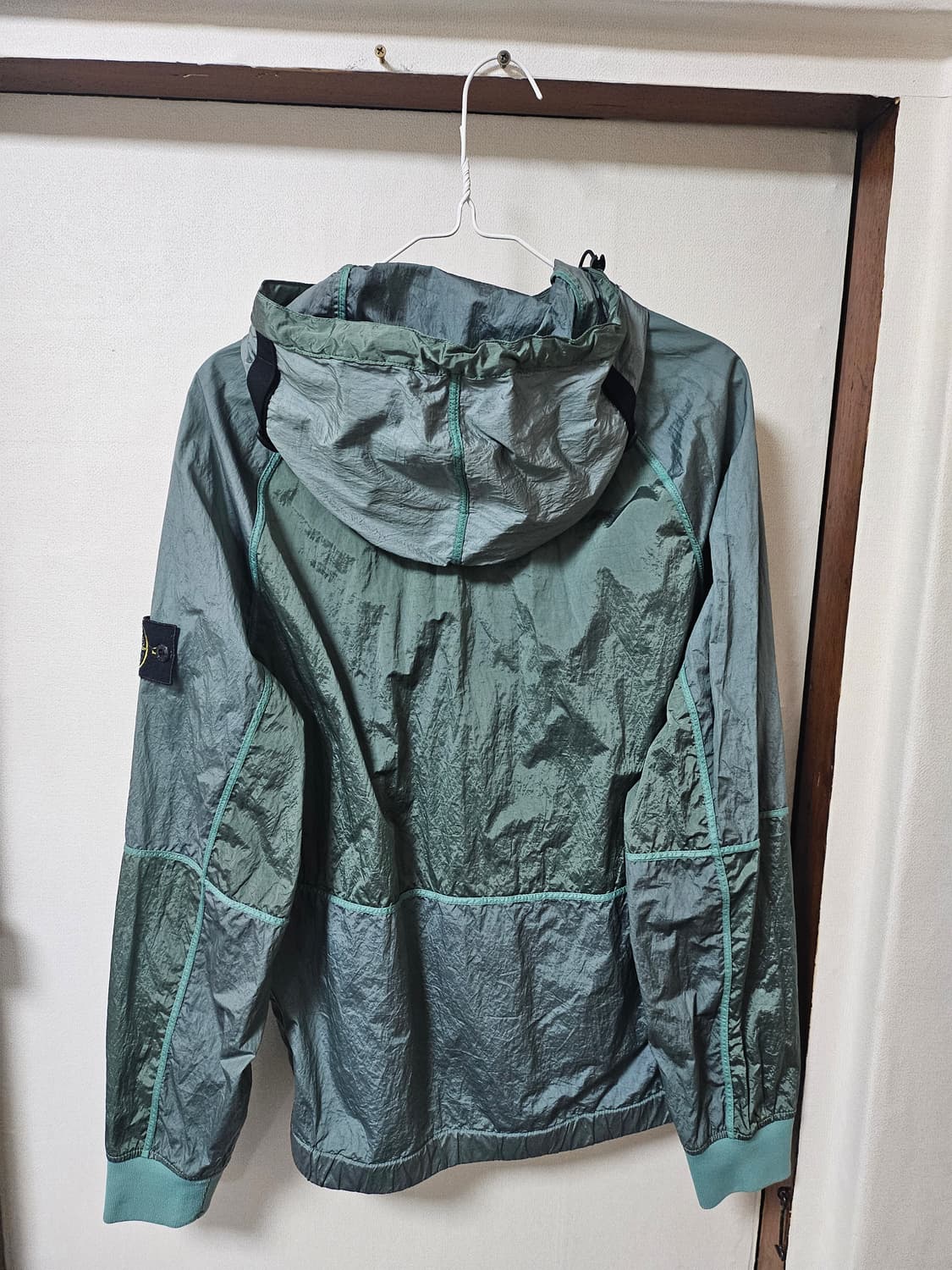 스톤아일랜드 24ss 나일론 메탈 후드 바람막이s(95-98) 상품이미지6