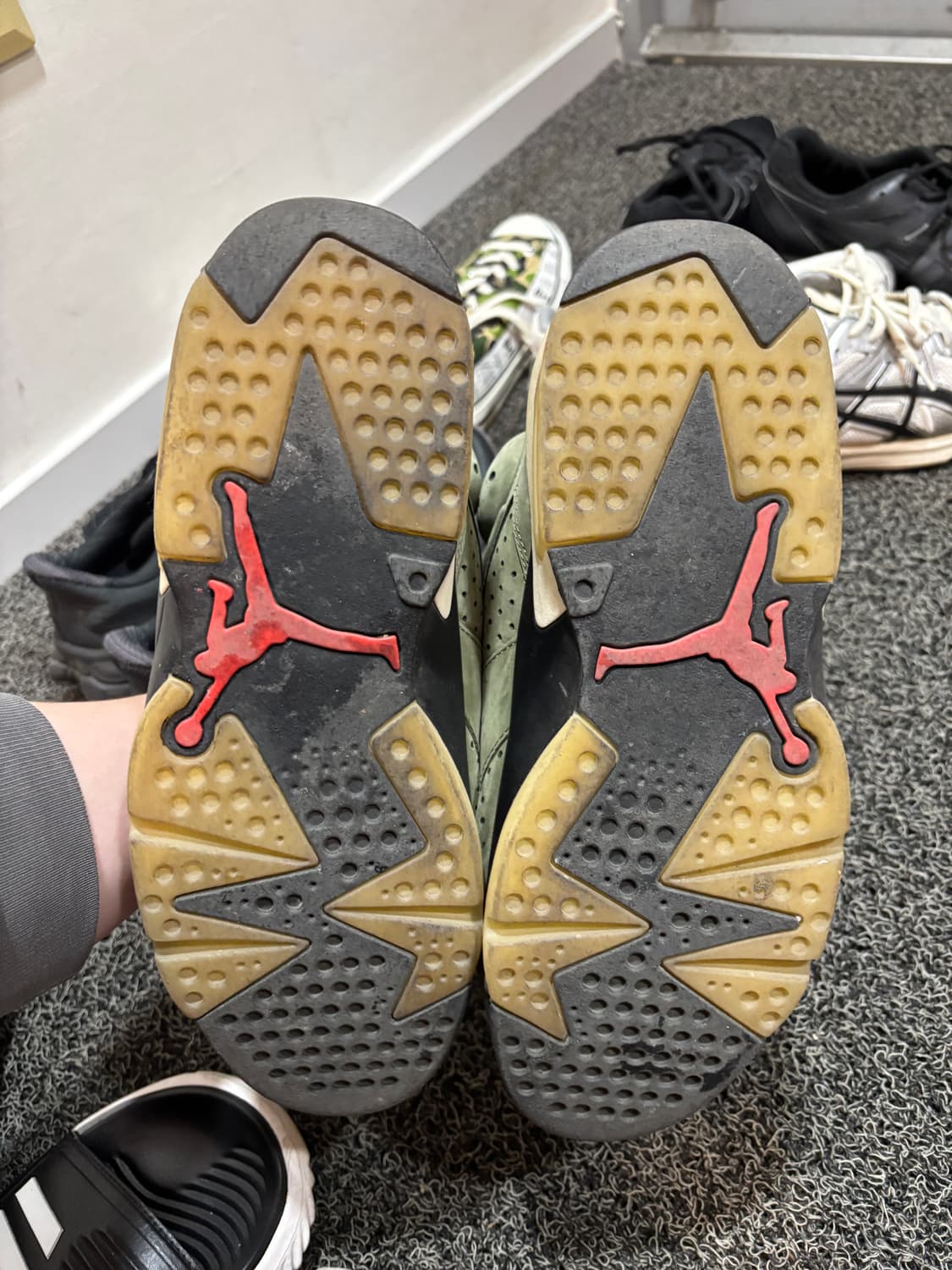 트래비스 스캇 조던6 올리브 285 상품이미지9