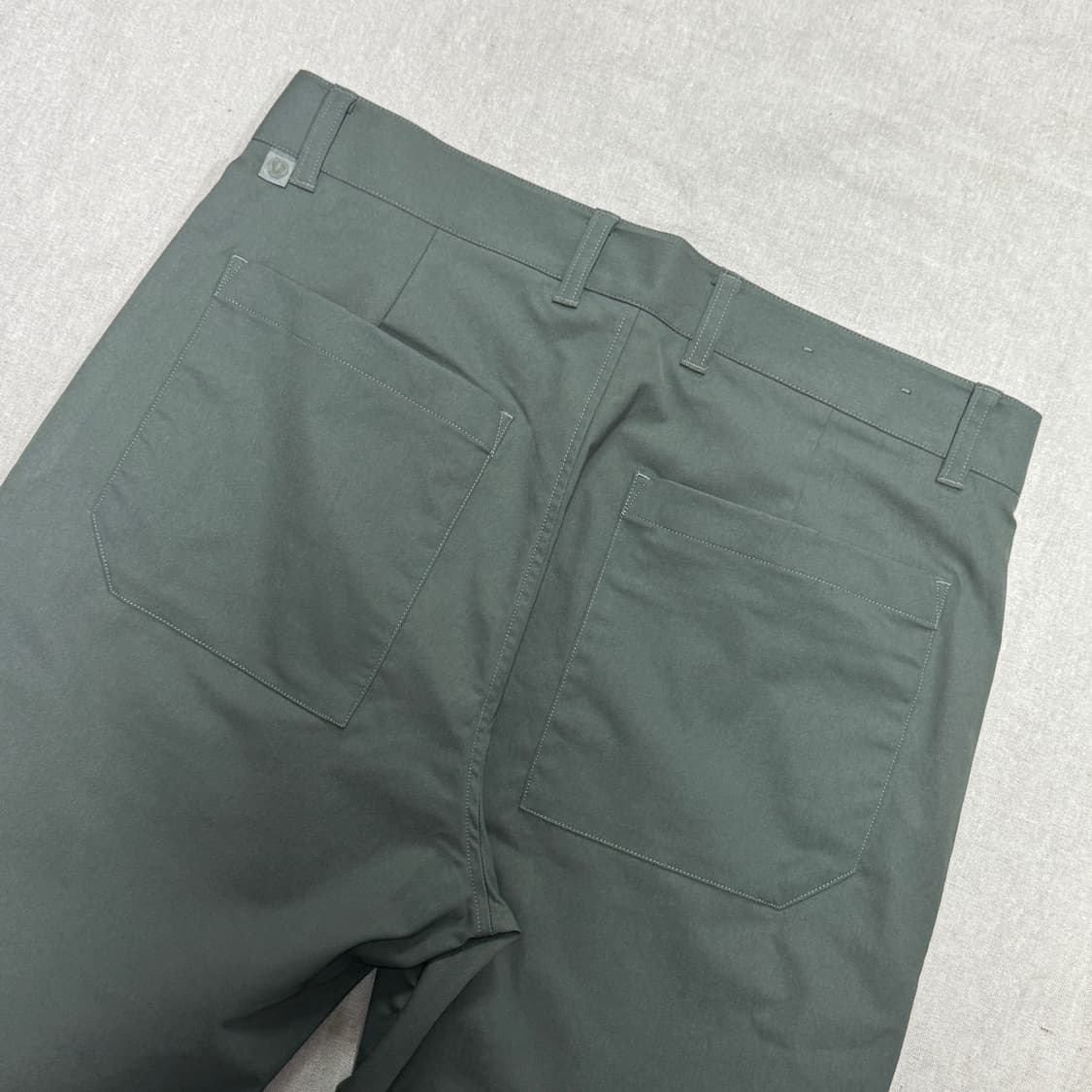 룰루레몬 나일론 카키 팬츠 34 상품이미지4