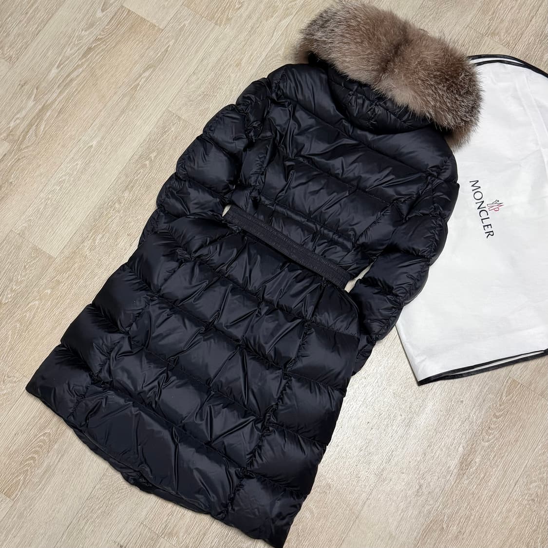 [블랙 0/새상품급] 몽클레어 보에딕 여성패딩 블랙 폭스퍼 풀구성 상품이미지5