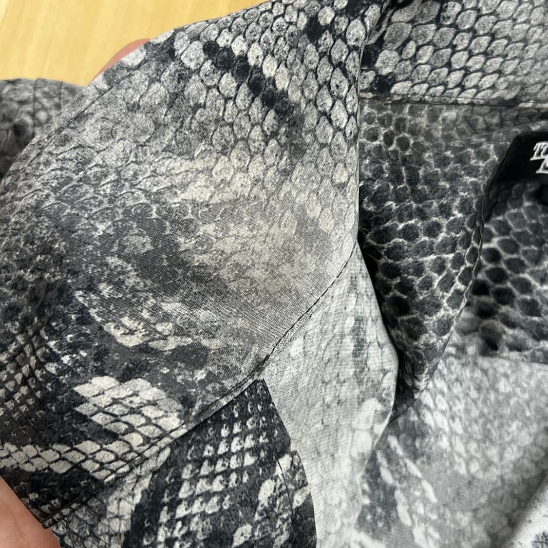 tornado mart 토네이도 마트 뱀피 파이톤 프린트 셔츠 L 상품이미지10