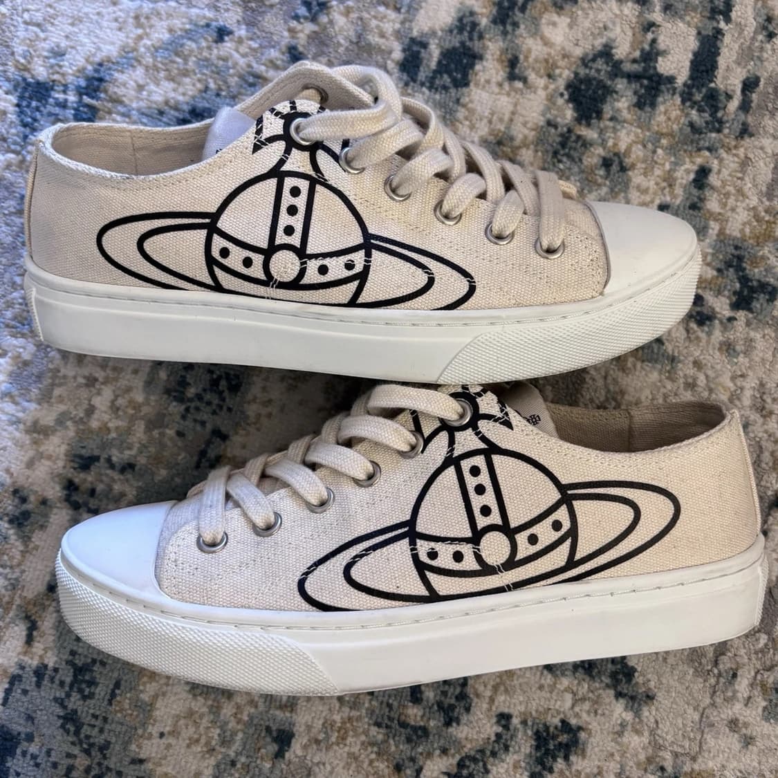 비비안웨스트우드 캔버스 스니커즈 240 상품이미지1