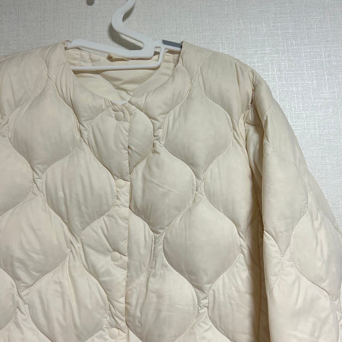 지오다노 퀄팅 구스다운 경량패딩 아이보리 화이트 S  상품이미지4