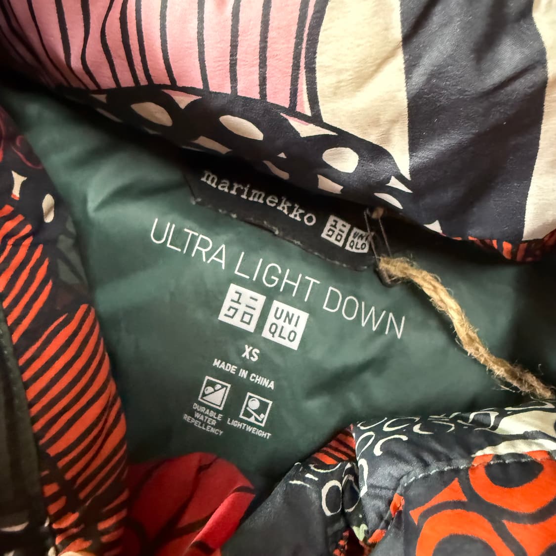 유니클로 x 마리메코 우먼 울트라 라이트 다운 코쿤 자켓 플라워 XL 상품이미지5