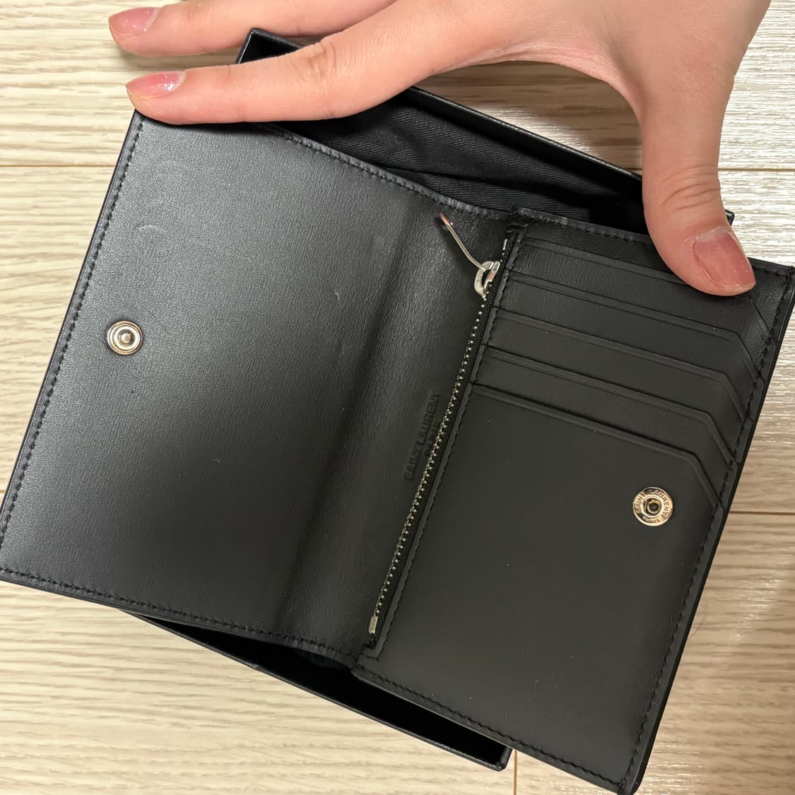 생로랑 지갑 상품이미지3