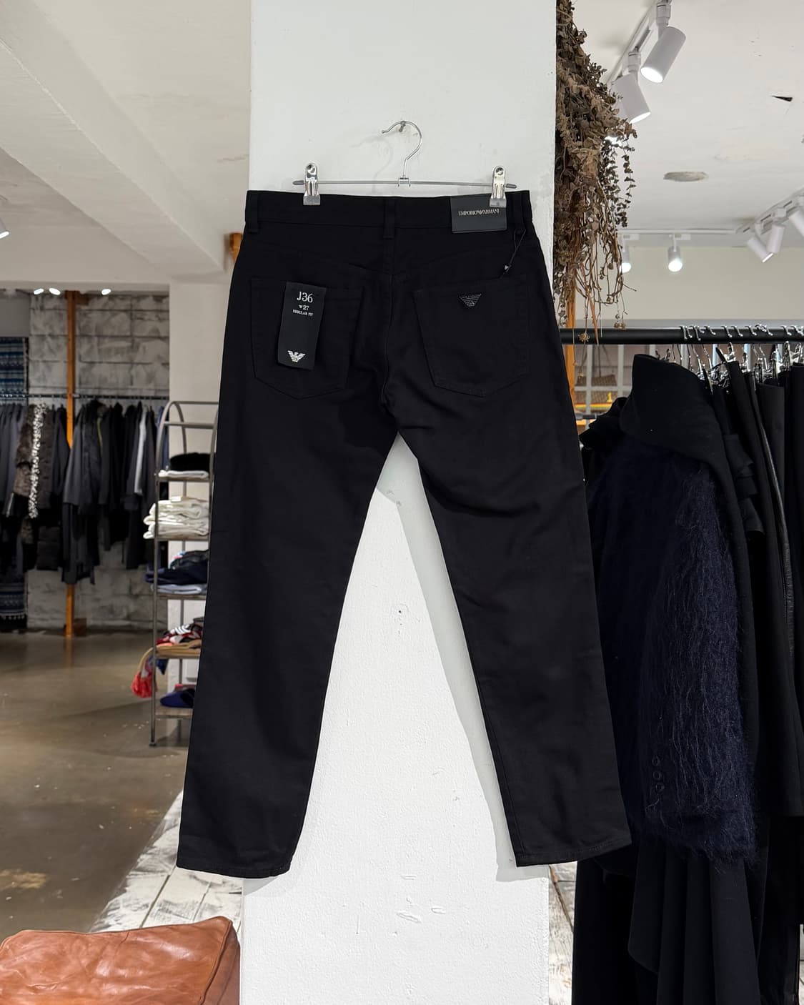 엠포리오 아르마니 블랙 자수 스트레이트 진 상품이미지7