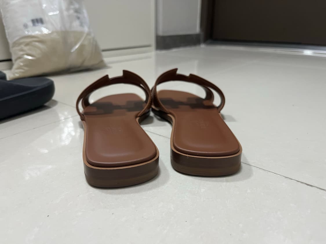 에르메스 오란 슬리퍼 골드 탄 브라운색 상품이미지3